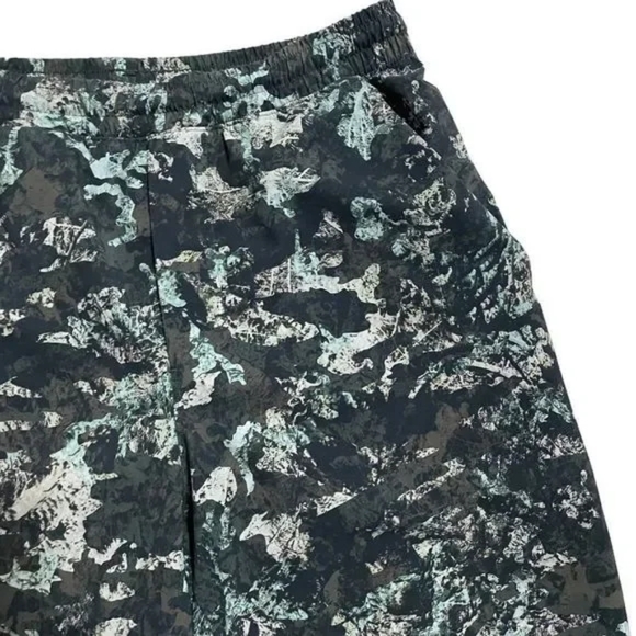 Lululemon Pace Breaker Short 9” Lined Deciduous Camo Multi Sz M - Picture 3 of 4